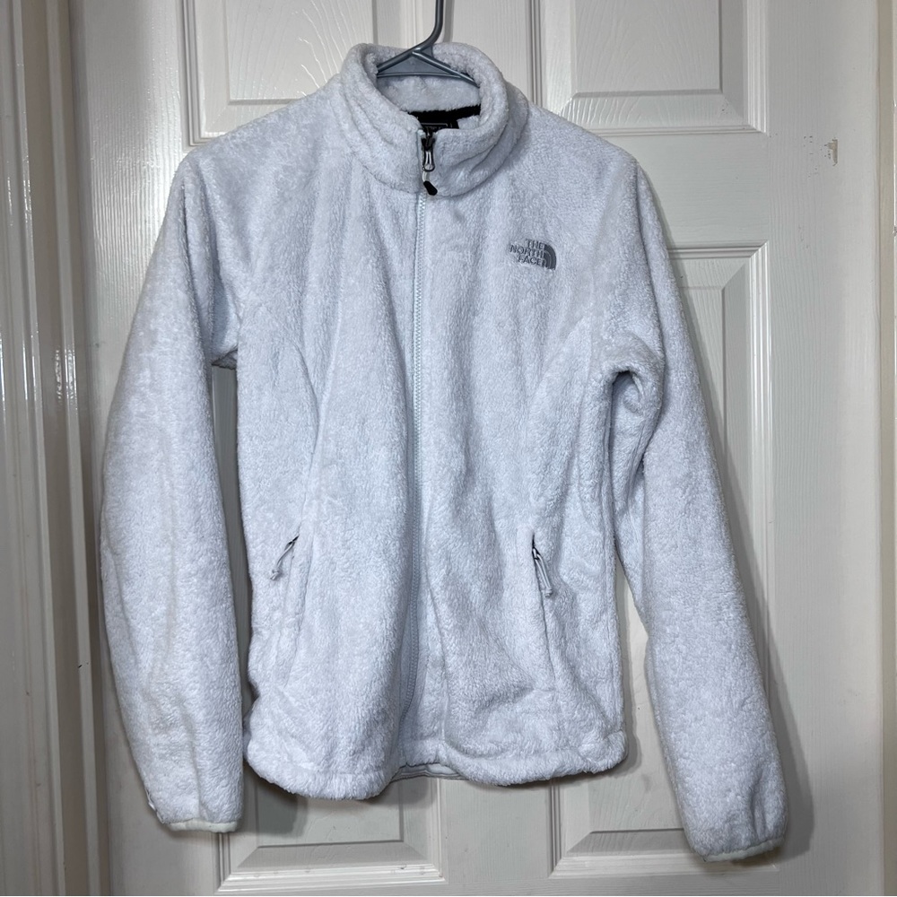 The North Face Osito 2 Fuzzy Fur Jacket in White, Light Gray Logo small petite